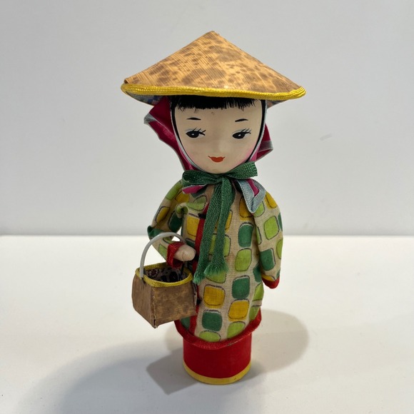 Vtg Asian Japanese Geisha Girl Doll Figurine w/ Woven Hat & Basket Collectible - Picture 2 of 7